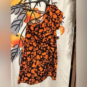 Floral cocktail style dress. Brilliant with 1 shoulder and ruffle down the side